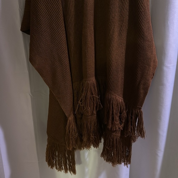 Super Cute Brown Free People Shawl w/ Fringe Bottom - Picture 4 of 4